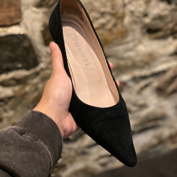 Vintage Chanel kitten heels - Picture 3 of 3